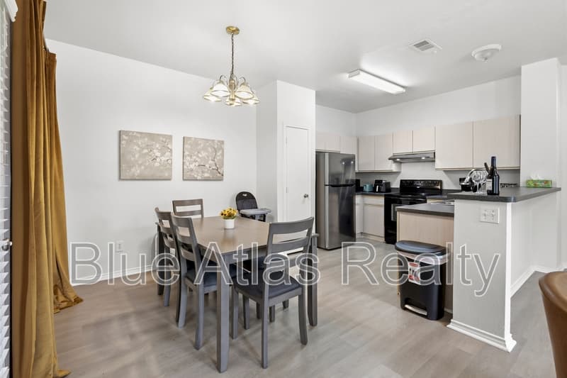 Arlington House: 1081 Enfilar Lane