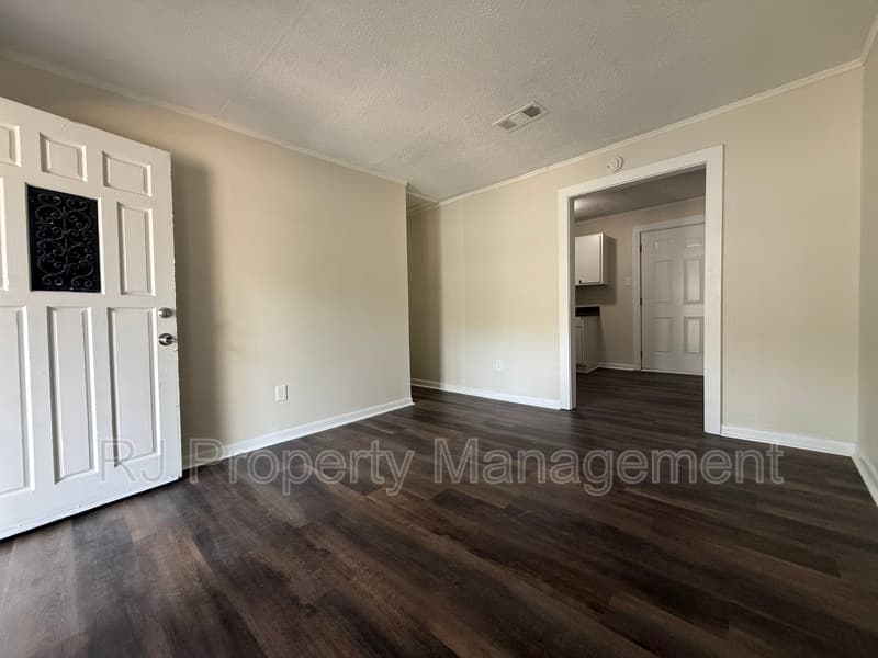 Memphis House: 1242 Airways Blvd