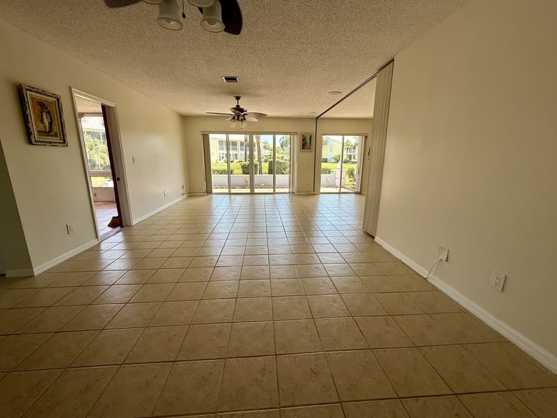 Venice House: 437 Wexford Circle