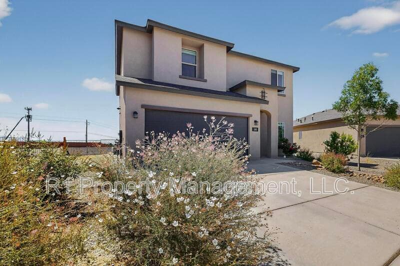 Rio Rancho House: 108 Hue Street