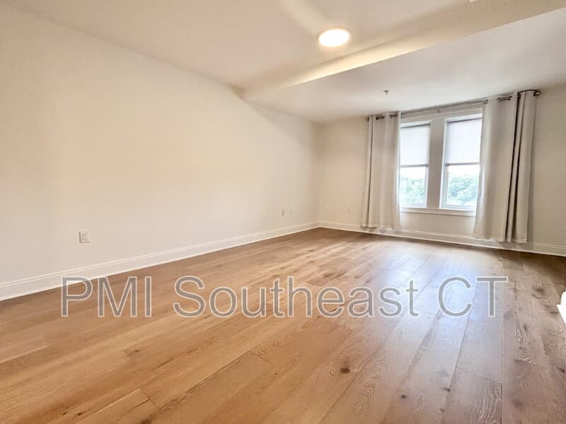 New London Condo: 461 Bank Street