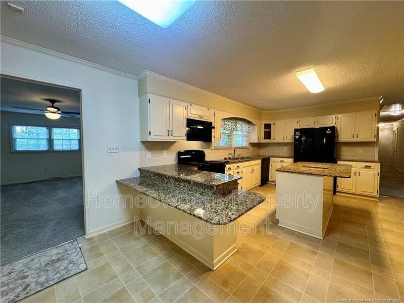 Spring Lake House: 400 Harrill Cir