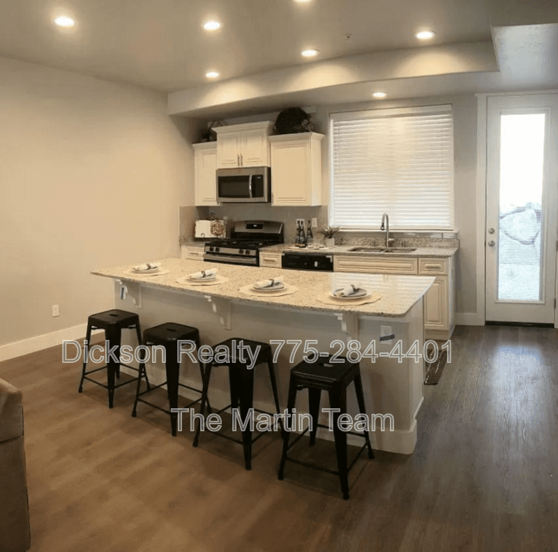 Reno House: 740 Bluffs Court