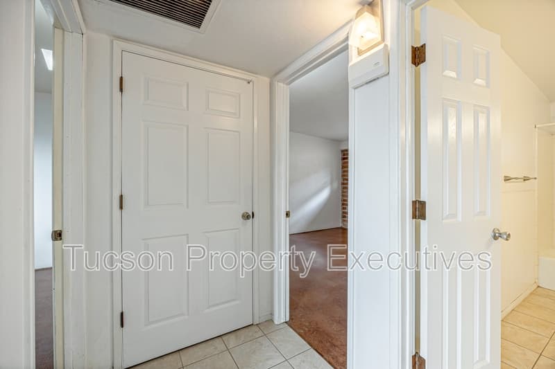 Tucson Condo: 45 East Alturas Street