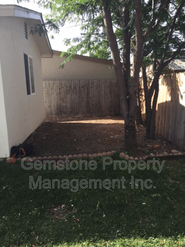 San Diego House: 4938 Art St