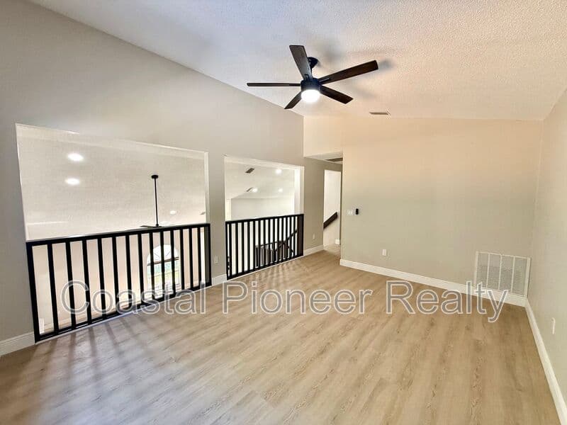 Tampa House: 8731 Huntfield St