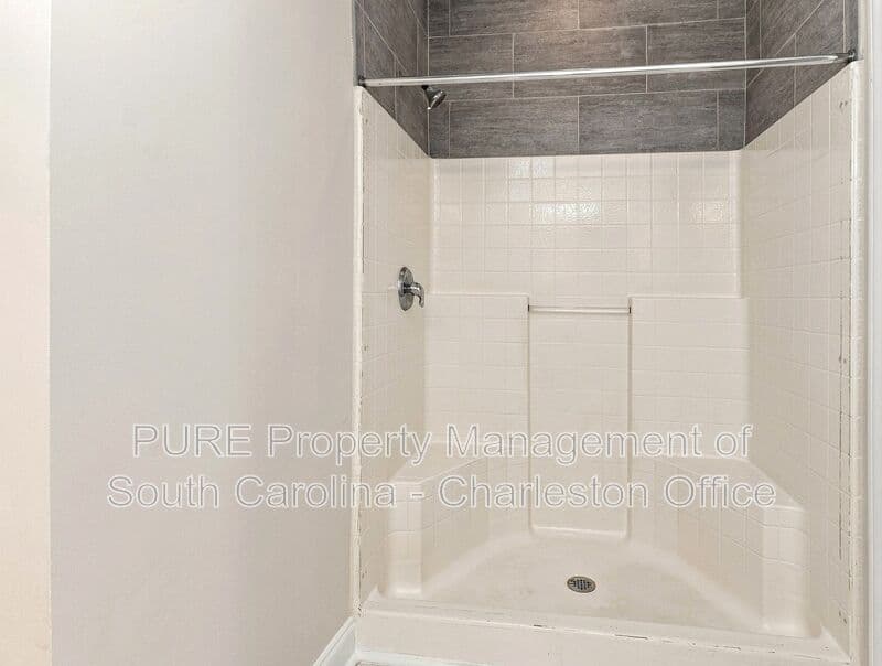 Summerville House: 106 Walden Ridge Way