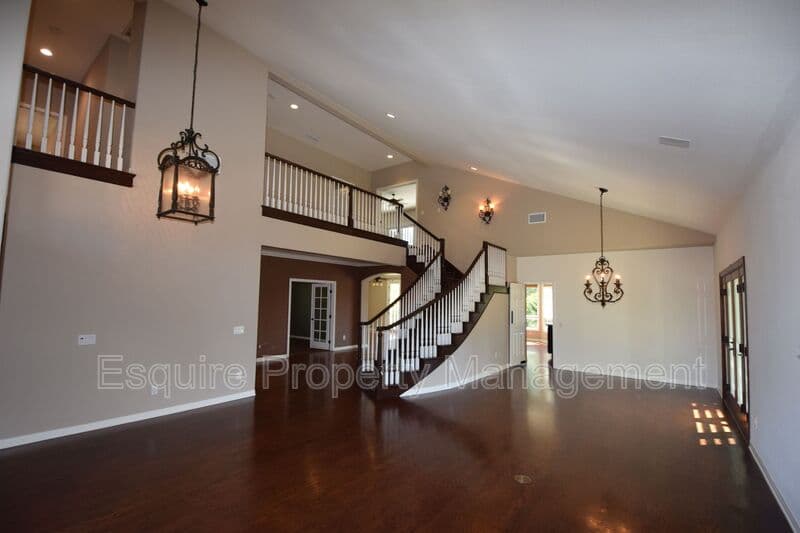 LAKE SHERWOOD House: 1674 BUSHGROVE CT