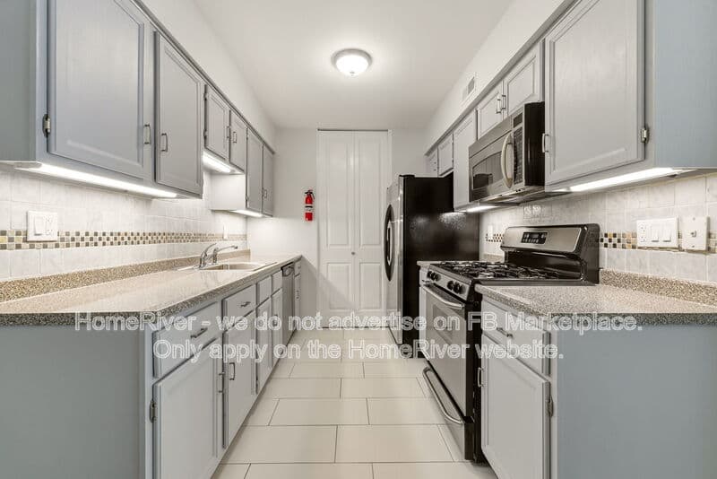 Bloomfield Condo: 42 John St
