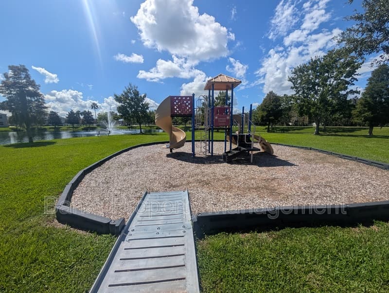 Plant City Townhome: 803 Ashentree Dr