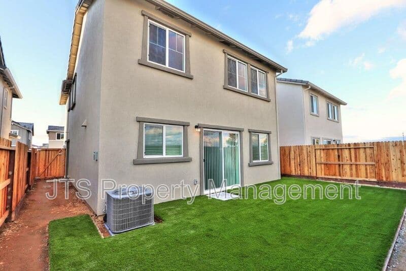 Roseville House: 2049 Shady Tree Circle