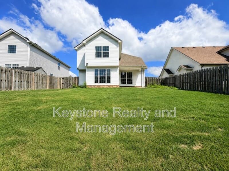 Clarksville House: 384 Wingfield Drive