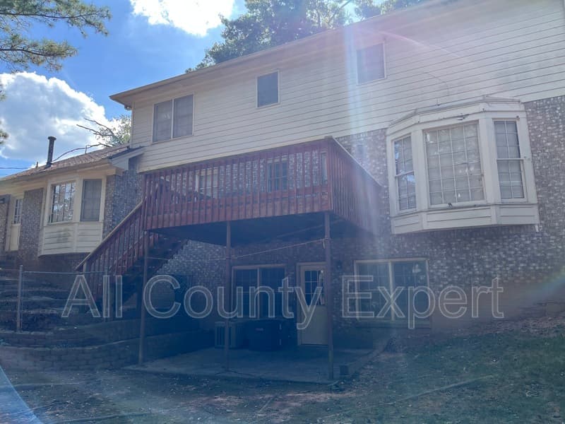 Dunwoody House: 2300 Fenhurst Pl
