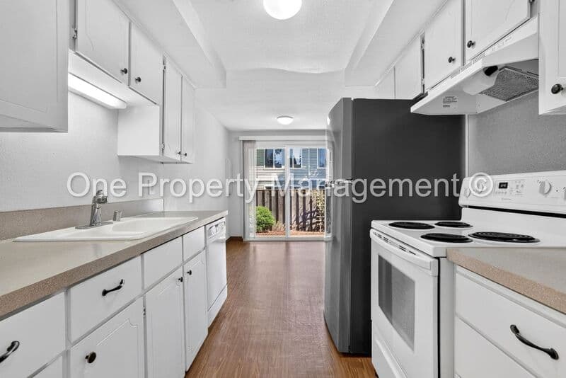 Vancouver House: 3738 NE 45th St