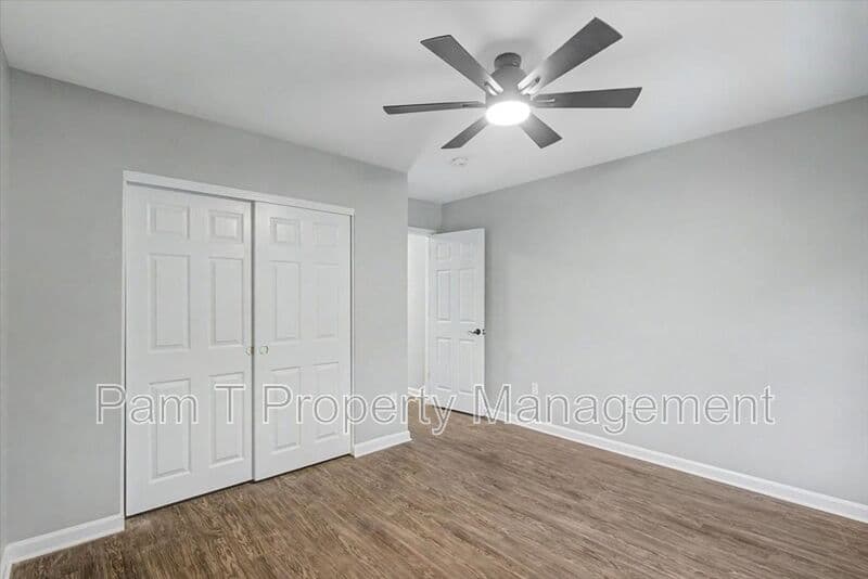 Pooler House: 4 Bainbridge Way