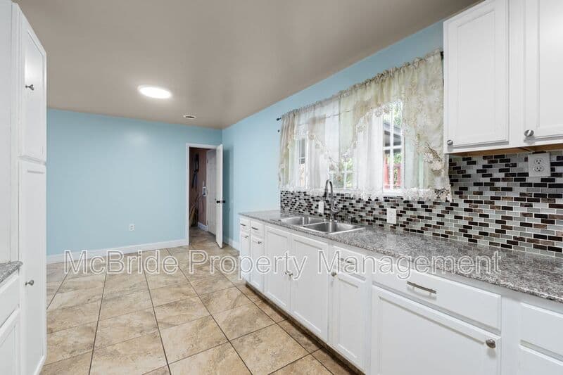 Augusta House: 2325 Cadden Road