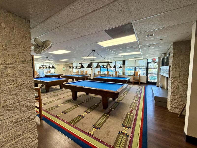 Chandler House: 6761 S Oakmont Dr