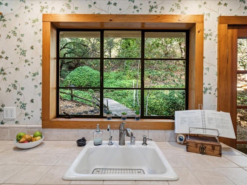 Healdsburg House: 1311 West Dry Creek Road