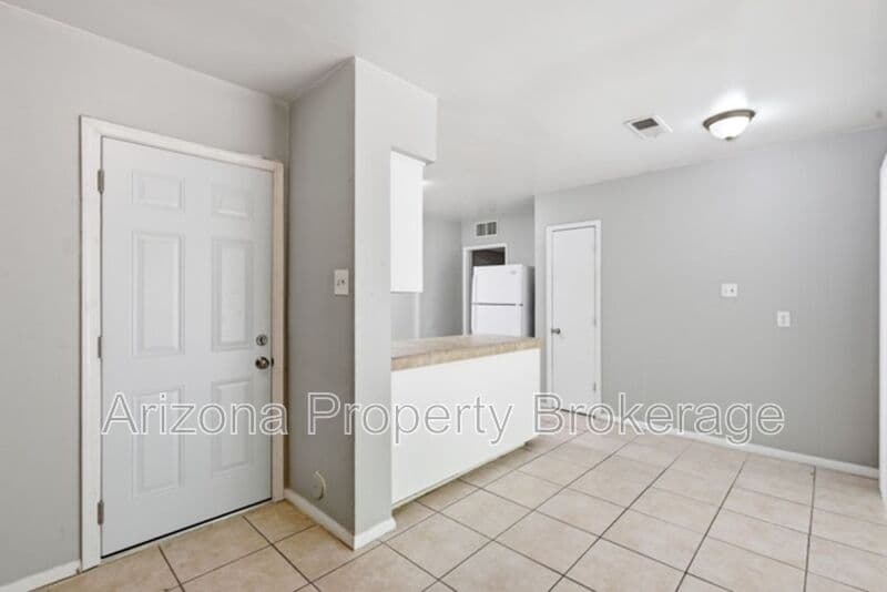 Phoenix House: 4640 E. Oak St.