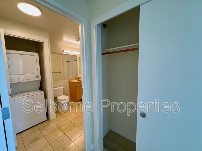 Oakland House: 1401 Jackson Street
