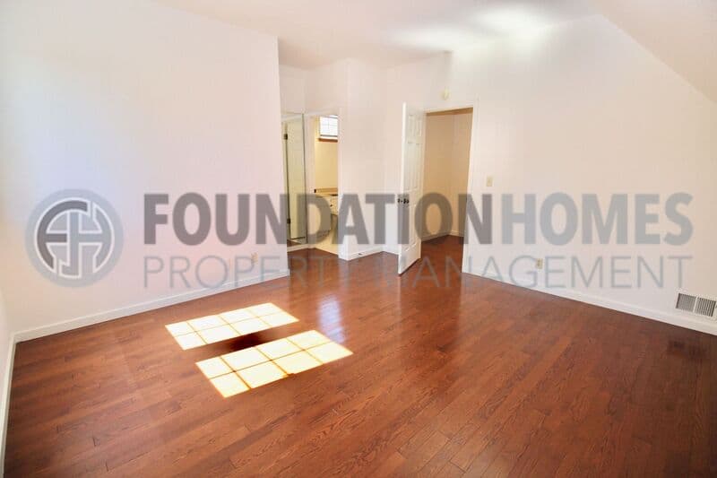 Mill Valley House: 813 Miller Ave