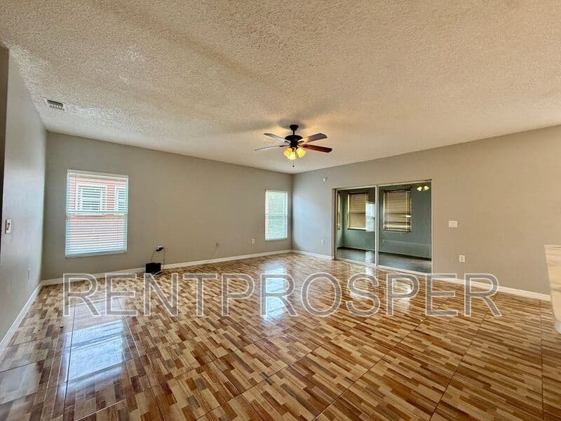 Kissimmee House: 677 Elbridge Dr