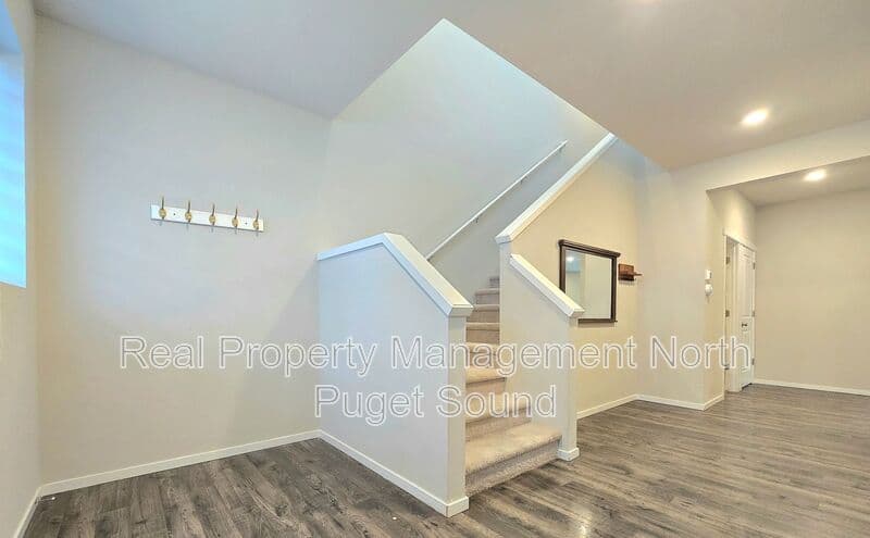 Granite Falls House: 9814 Hawkins Ave
