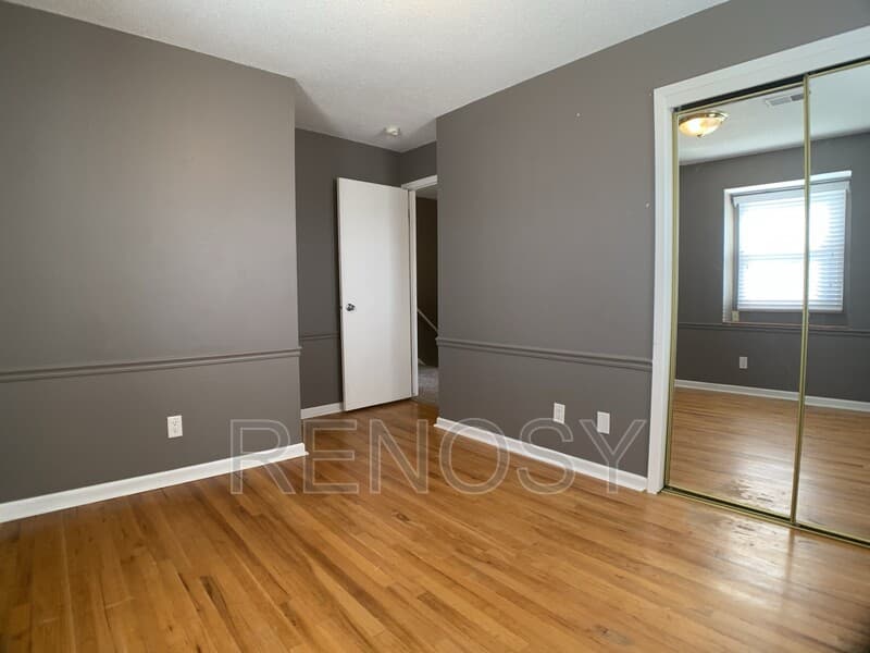 Des Moines House: 5172 NE 6th Ct