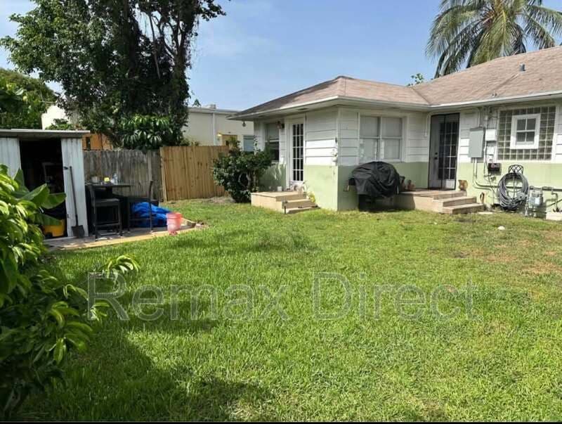 LAE WORTH House: 727 S M Street #1