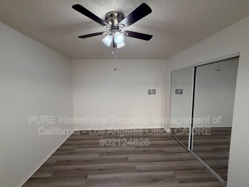 Hawthorne House: 13707 Yukon Ave