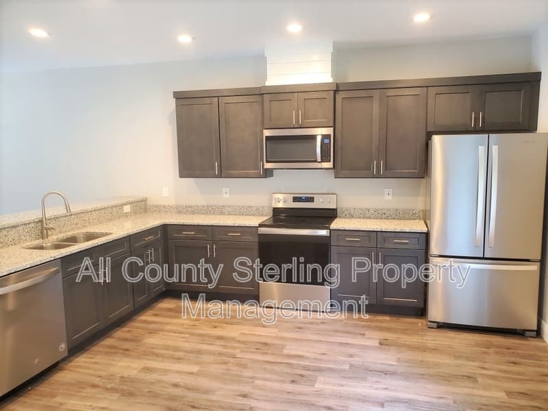 Fort White Condo: 316 SW Yulan St