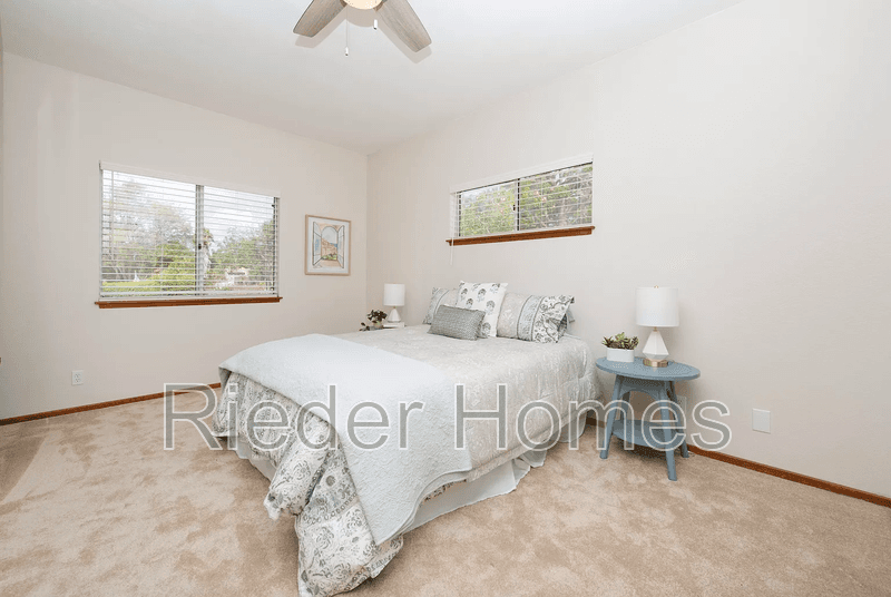 Oceanside House: 1606 Hackamore Rd