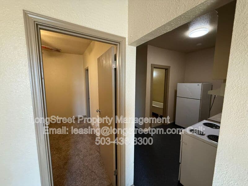 Albany House: 417 SE Lyon St