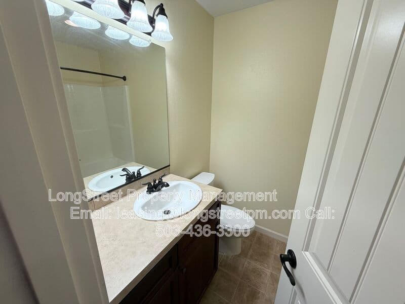 Salem House: 823 Crouchen St NW