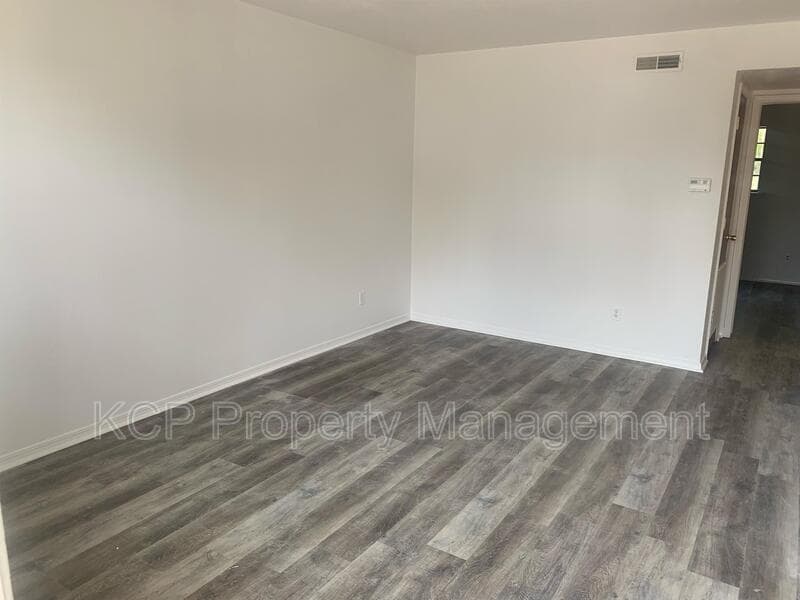 Greenwood Condo: 340 West Dogwood - 3