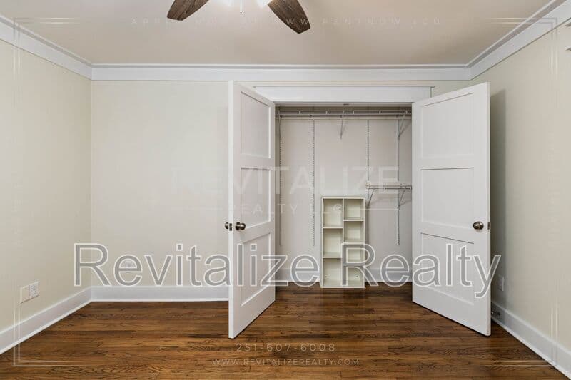 Mobile House: 80 Hathaway Rd N
