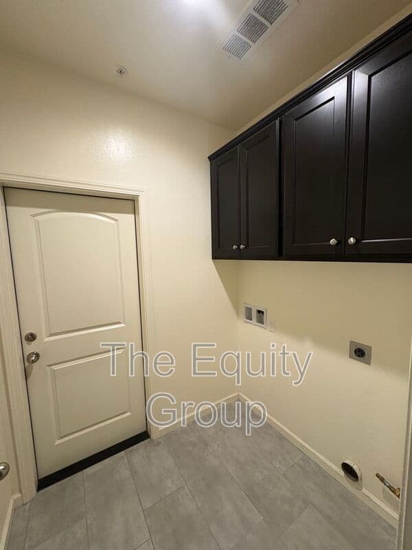 Tulare House: 3272 Manchester St