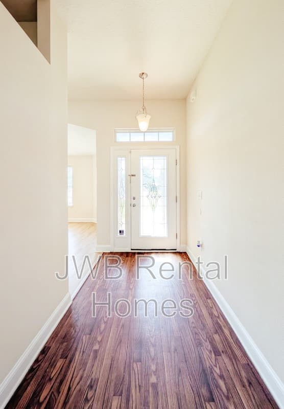 Jacksonville House: 7547 Westland Oaks Dr