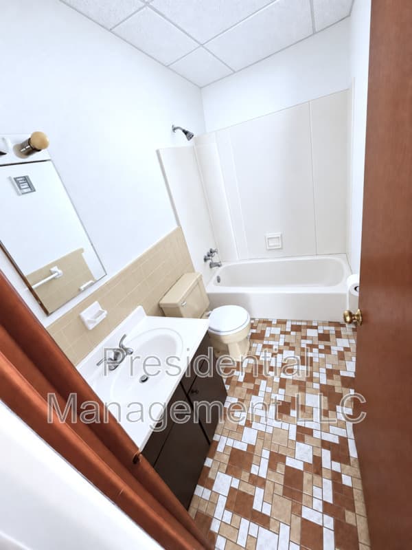 Waterbury Condo: 34 Royal Oak Dr