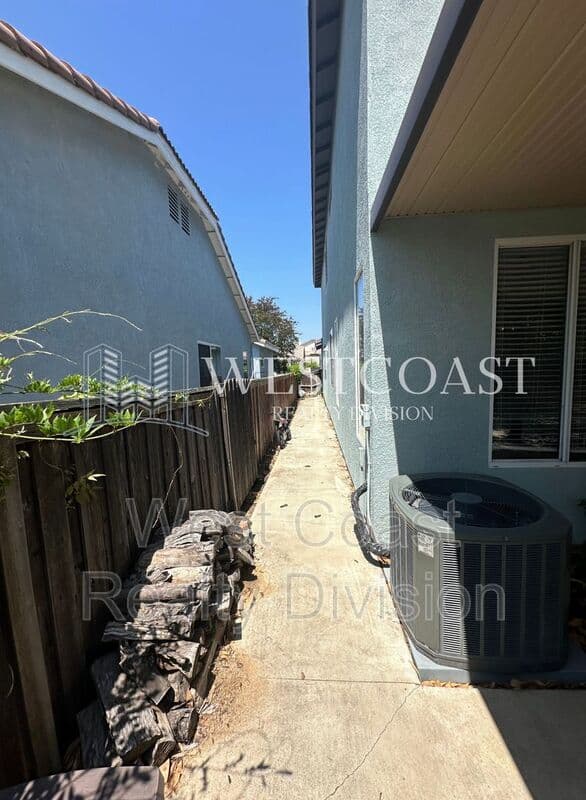 Murrieta House: 26719 Evergreen Avenue