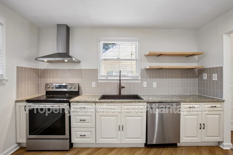 Atlanta House: 1649 Beecher St SW