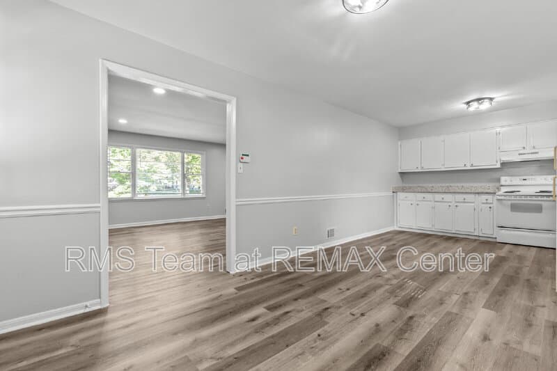Snellville House: 1834 Dogwood Ct
