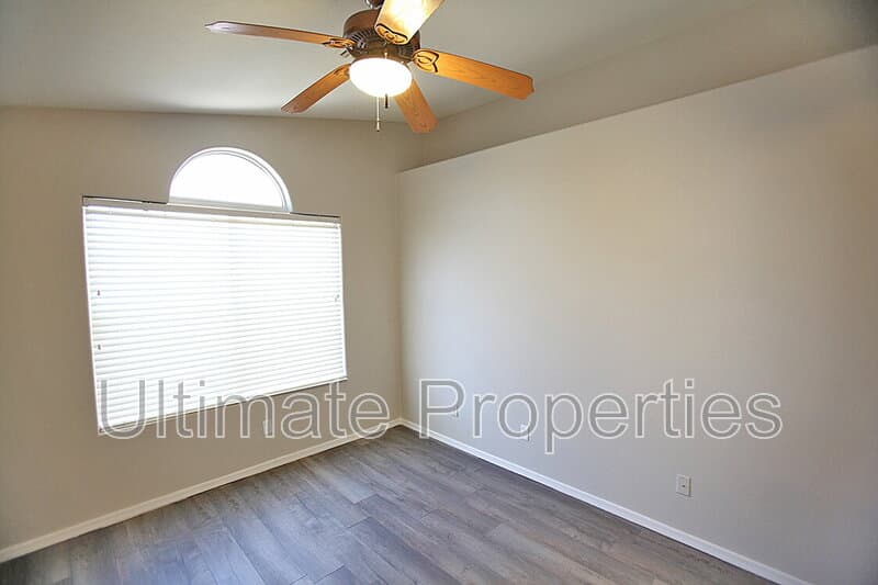 Peoria House: 8023 W Melinda Ln
