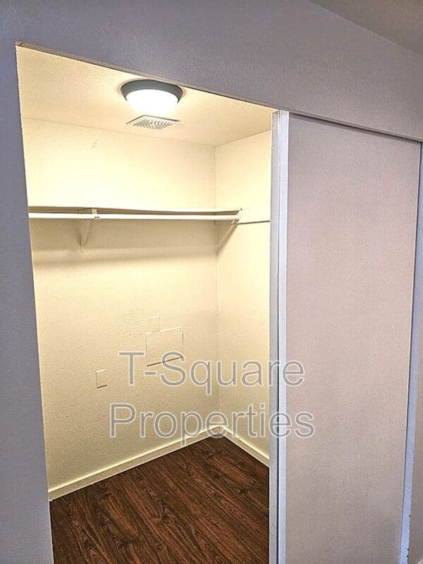 Seattle House: 7041 S 116th PL