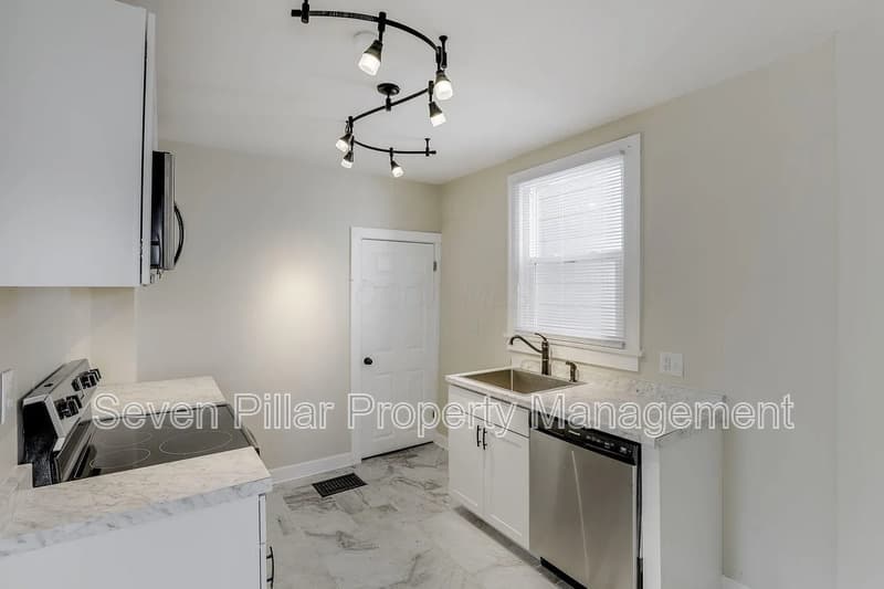 Columbus House: 522 Ryan Ave