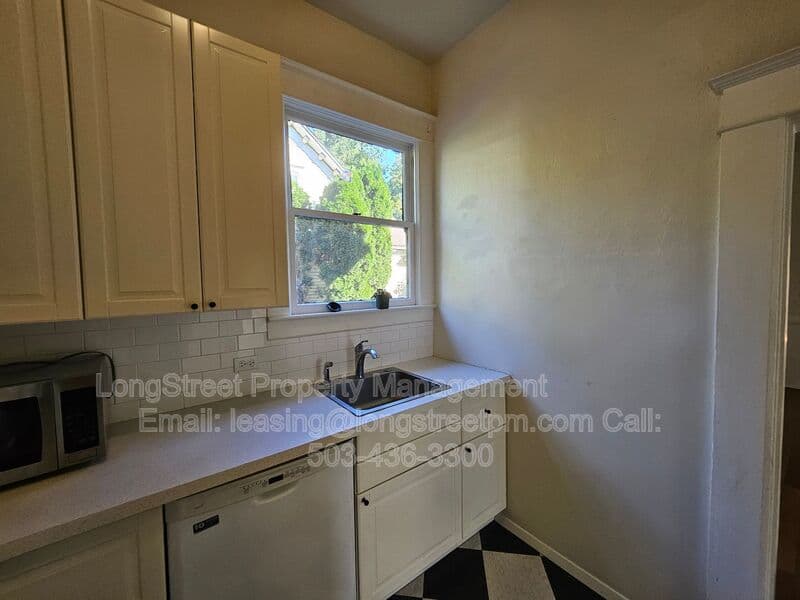 Milwaukie House: 2535 SE Monroe St