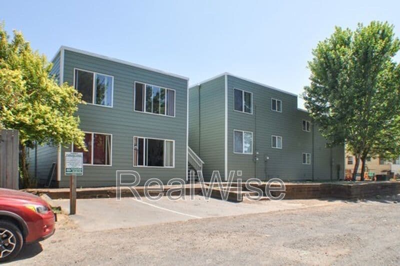 Portland House: 8415 N Fessenden St