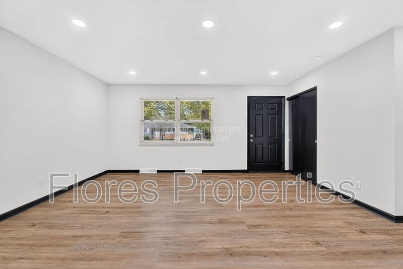 Columbus House: 6406 Faircrest Rd