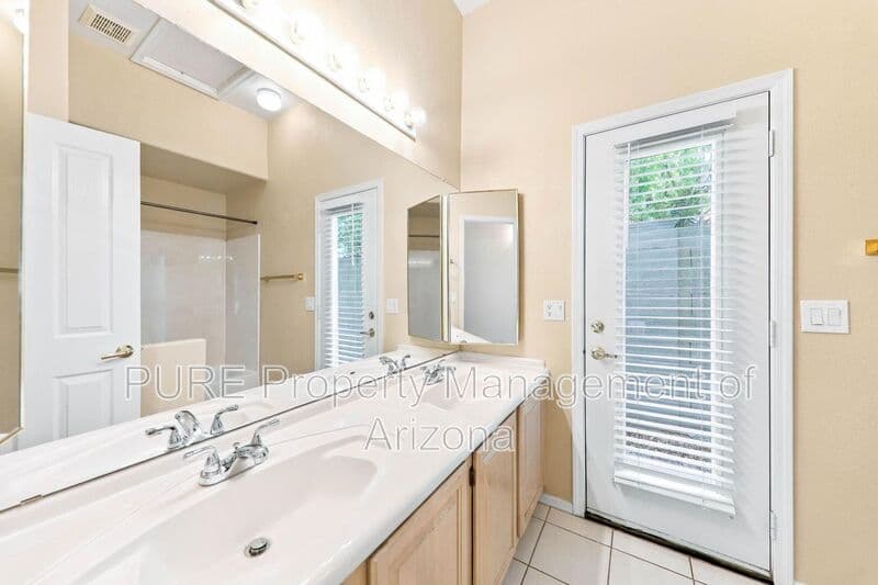 Phoenix House: 1619 E Kathleen Rd