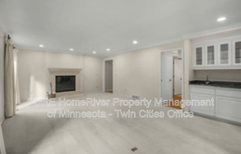 Edina House: 7420 Hyde Park Cir